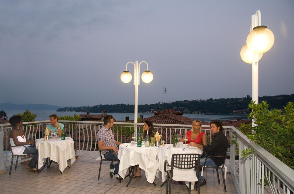 Hotel Ristorante Commercio サロ エクステリア 写真