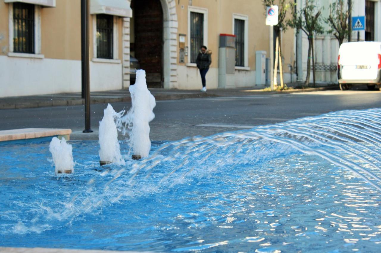 Hotel Ristorante Commercio サロ エクステリア 写真